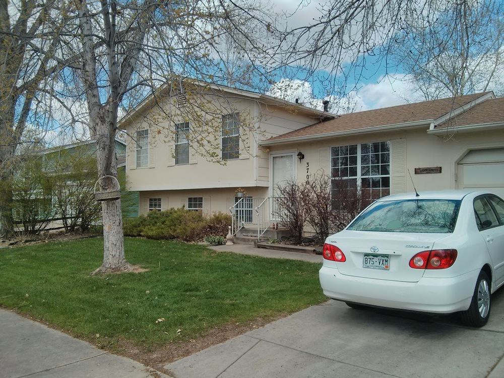 Here's the first house I lived in in Colorado. Instead of this trippy beige variant, it used to be a trippy sort of red/purple that nobody could agree on the name of.